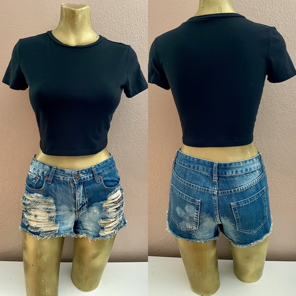 WILD FABLE Fitted CROPPED Black TEE SHIRT Size Medium